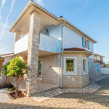 Lavanda And Colombo By Istrabook * Gajana