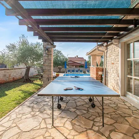 Lavanda And Colombo By Istrabook *