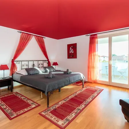 Lavanda And Colombo By Istrabook *