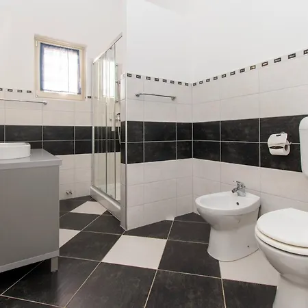 Lavanda And Colombo By Istrabook *