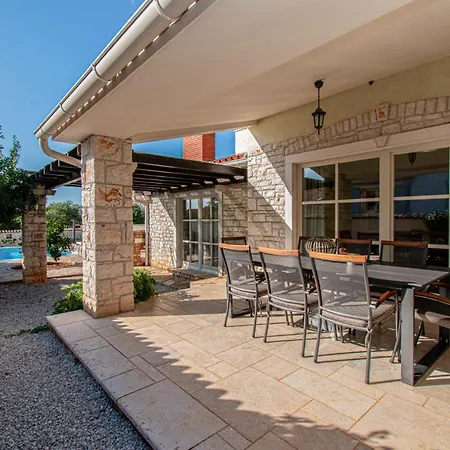 Lavanda And Colombo By Istrabook Gajana