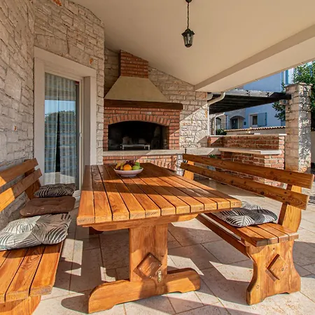 Lavanda And Colombo By Istrabook Gajana