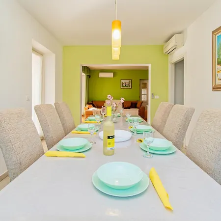 Lavanda And Colombo By Istrabook * Gajana