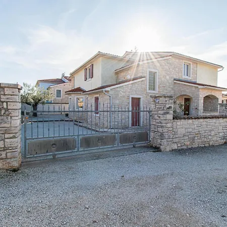 Lavanda And Colombo By Istrabook * Gajana