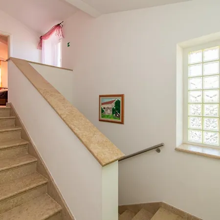 Lavanda And Colombo By Istrabook Gajana