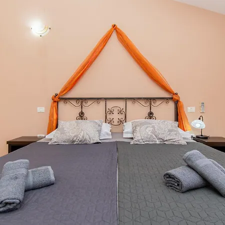 Lavanda And Colombo By Istrabook * Gajana