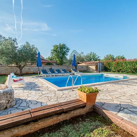 Lavanda And Colombo By Istrabook Vila *